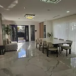 Spacieuse Avec Piscine Villa *