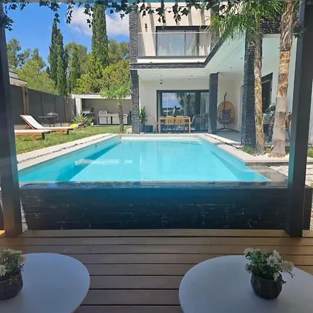 Spacieuse Avec Piscine