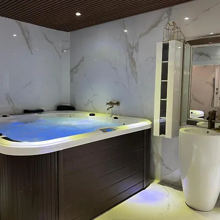 Spacieuse Avec Piscine Grabels