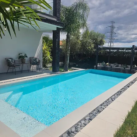 Villa Spacieuse Avec Piscine *