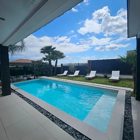 Villa Spacieuse Avec Piscine