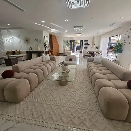 Spacieuse Avec Piscine