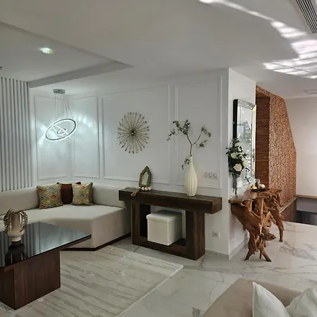 Villa Spacieuse Avec Piscine *